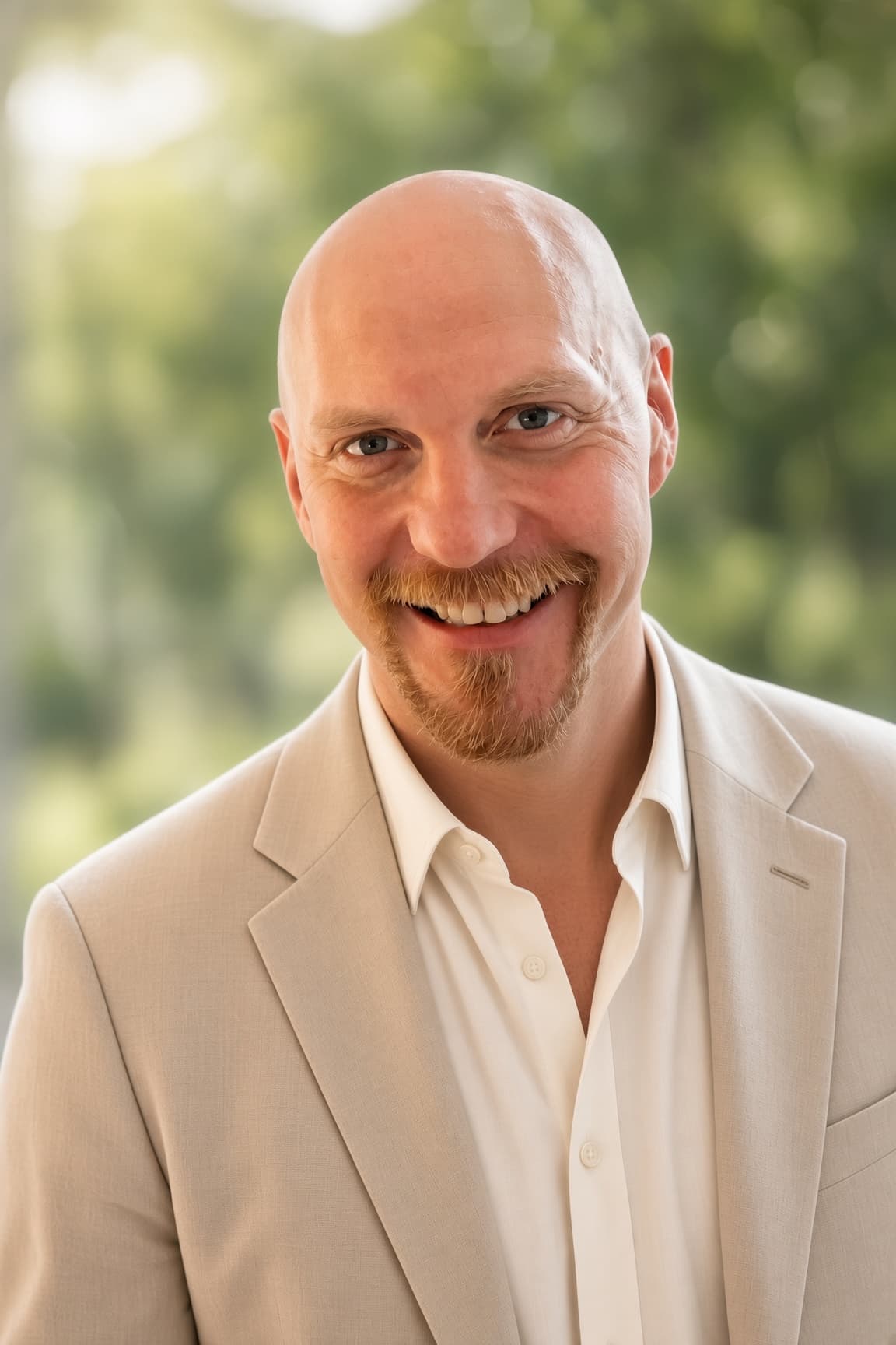 Joel Iverlöv in a light blazer